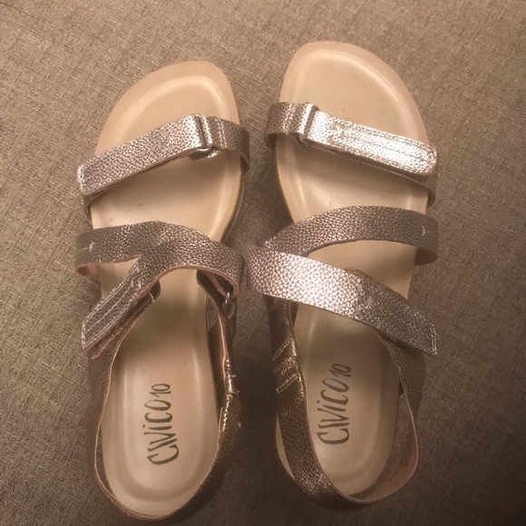 Metallic wedge sandals - Picture 2 of 2